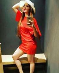 Atakent Bölgesinin Büyüleyici Bayan Arkadaşı ile Tanışın