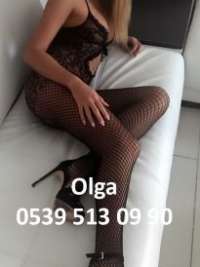 Alev-alev kendi yeri olan kadın Karanfil