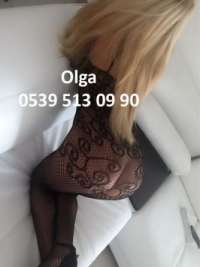 Alev-alev kendi yeri olan kadın Karanfil