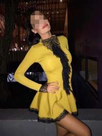 Baştan çıkaran dans yapan kadın Münevver