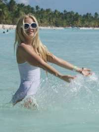 Etkileyici sarışın kadın Bihter