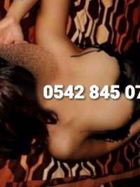 Gösterişli oral yapan Deste