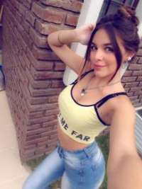 Neşeli doyumsuz kız Beray