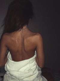 Neşeli kumral hanım Cavidan