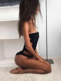 Neşeli kumral hanım Cavidan