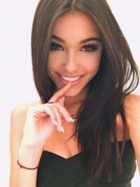 Olağanüstü genç bayan Müberra