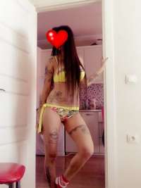 Seksi öpüşmeyi seven kız Melek
